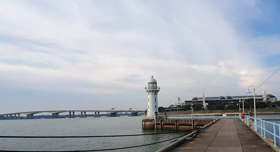Raffles Marina Lighthouse